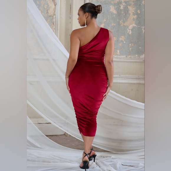 BERRY ONE SHOULDER RUCHED DRESS - Picture 2 of 4